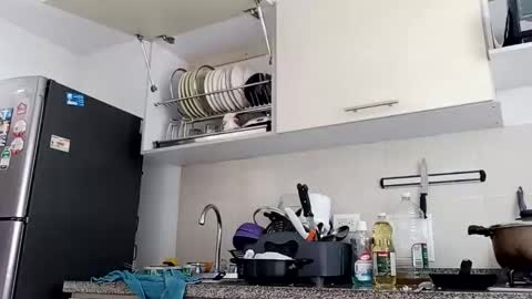 cleowhite_ online show from 10/28/25, 06:32