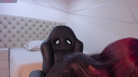 cleowhite_ online show from 10/31/25, 08:10