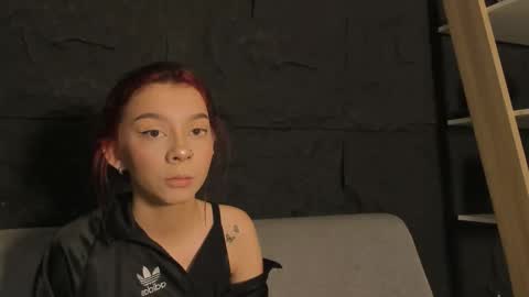 cleowhite_ online show from 11/21/25, 11:14