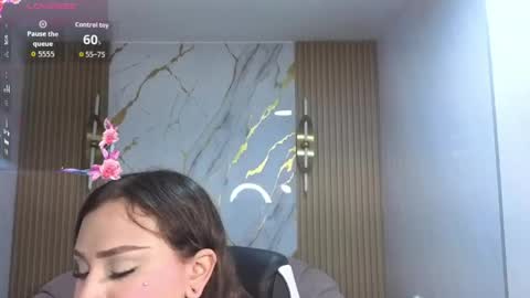 Snapshot of clhoe_b chatting on 05/16/26, 12:59 Clhoe online show from 05/16/26, 12:59