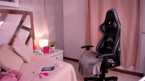 clhoe_johnson_ online show from 10/02/25, 02:40