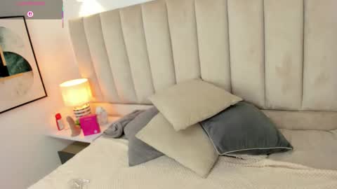 clhoe_johnson_ online show from 10/07/25, 12:46