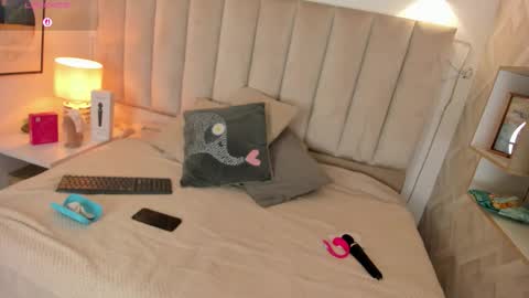 clhoe_johnson_ online show from 10/25/25, 12:13