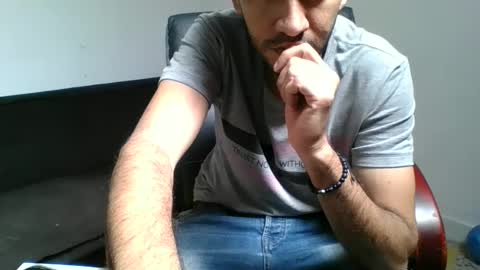 Snapshot of clickeame chatting on 10/01/25, 02:23 clickeame online show from 10/01/25, 02:23