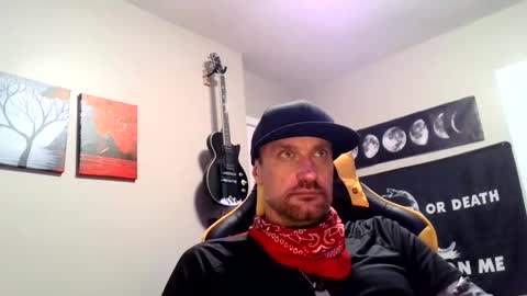 Snapshot of clintwood12 chatting on 12/31/24, 03:45 chad online show from 12/31/24, 03:45