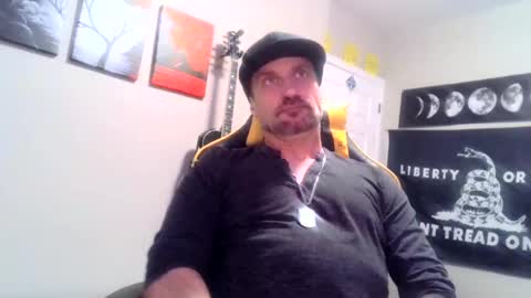 Snapshot of clintwood12 chatting on 01/12/25, 12:39 chad online show from 01/12/25, 12:39