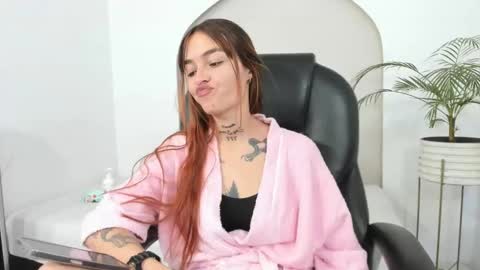 Snapshot of cloe_amazingg chatting on 01/05/26, 05:27 Cloe online show from 01/05/26, 05:27