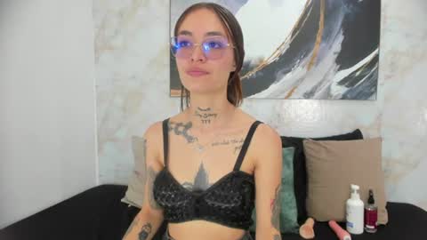 Snapshot of cloe_amazingg chatting on 07/18/26, 05:17 Cloe online show from 07/18/26, 05:17