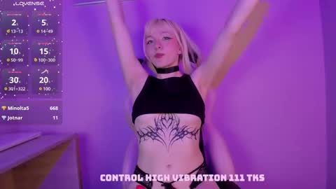 Snapshot of cloe_five chatting on 03/05/25, 12:49 CLOE online show from 03/05/25, 12:49