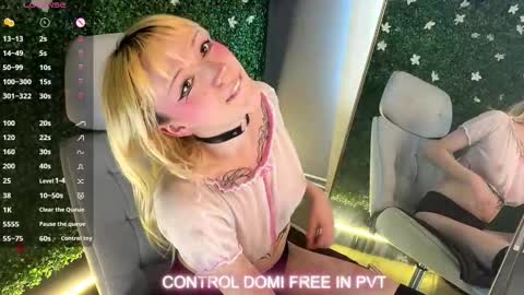 Snapshot of cloe_five chatting on 09/18/25, 05:59 CLOE online show from 09/18/25, 05:59