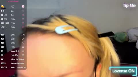 Snapshot of cloe_five chatting on 10/17/25, 05:15 CLOE online show from 10/17/25, 05:15