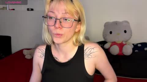 Snapshot of cloe_five chatting on 11/05/25, 11:16 CLOE online show from 11/05/25, 11:16