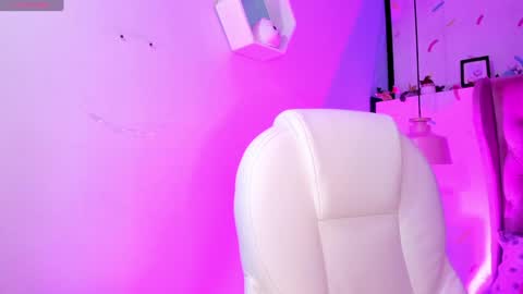 Cloe  online show from 12/05/24, 12:30