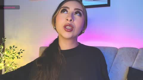 cloe_martinezz_ online show from 04/25/26, 05:10