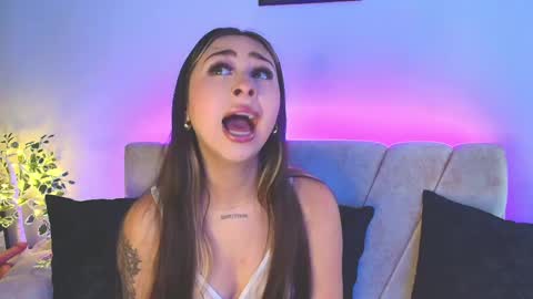 cloe_martinezz_ online show from 04/29/26, 05:17