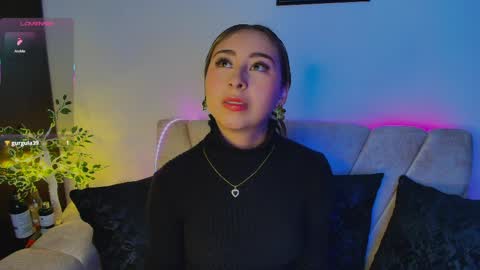 cloe_martinezz_ online show from 05/08/26, 07:36