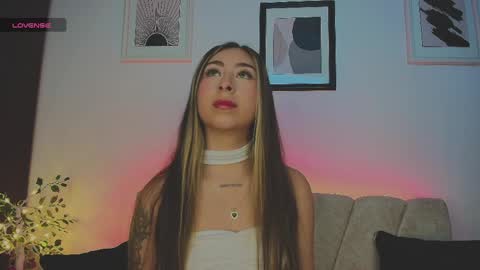 cloe_martinezz_ online show from 05/14/26, 09:21
