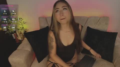 cloe_martinezz_ online show from 05/27/26, 08:17