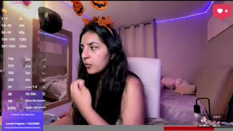 cloe small online show from 10/10/25, 02:43