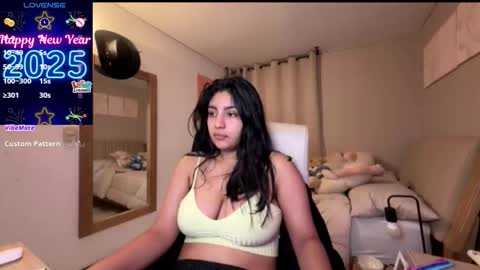 cloe small online show from 11/13/25, 05:28