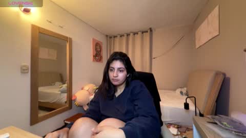 cloe small online show from 02/23/26, 04:32