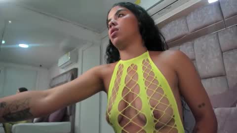 Snapshot of cloe_spencer chatting on 11/15/25, 09:11 Cloe online show from 11/15/25, 09:11