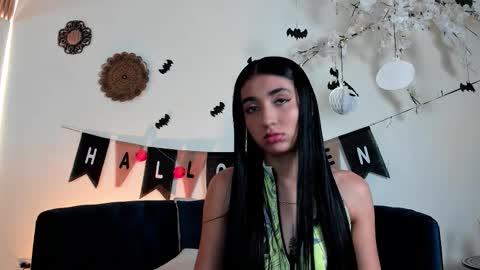 Snapshot of cloe_taylor__ chatting on 10/19/25, 03:29 CLOE online show from 10/19/25, 03:29