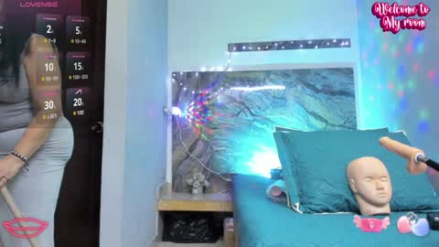 Snapshot of cloee_rabbyt chatting on 01/11/25, 11:23 CLOE online show from 01/11/25, 11:23