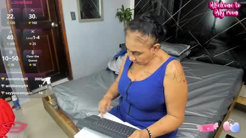 Snapshot of cloee_rabbyt chatting on 01/12/25, 05:54 CLOE online show from 01/12/25, 05:54