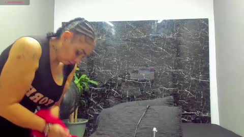 Snapshot of cloee_rabbyt chatting on 02/04/25, 11:27 CLOE online show from 02/04/25, 11:27