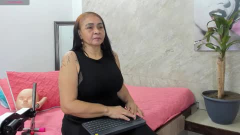 Snapshot of cloee_rabbyt chatting on 11/14/25, 11:42 CLOE online show from 11/14/25, 11:42