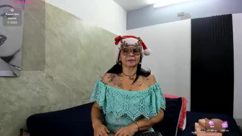 Snapshot of cloee_rabbyt chatting on 12/16/25, 11:15 CLOE online show from 12/16/25, 11:15