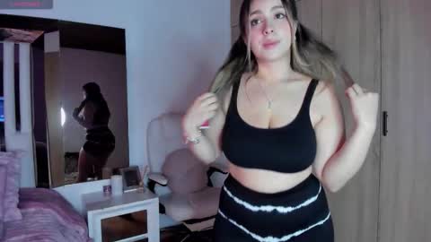 Snapshot of cloeecoopererer chatting on 11/11/25, 11:54 cloeecoopererer online show from 11/11/25, 11:54