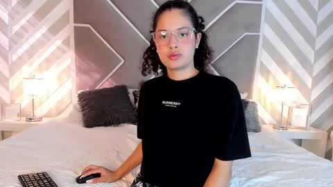 Cloe  online show from 10/23/25, 08:07