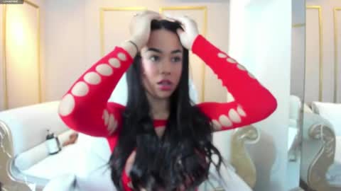 Snapshot of cloehap chatting on 02/17/25, 11:55 Cloe online show from 02/17/25, 11:55