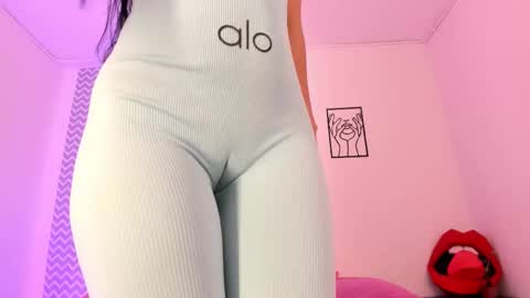 cloe online show from 11/12/25, 08:19