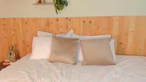 Snapshot of cloehsmiith chatting on 09/23/25, 08:01 Chloe Smith online show from 09/23/25, 08:01