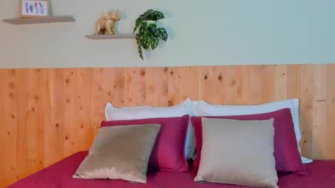 Snapshot of cloehsmiith chatting on 09/24/25, 11:13 Chloe Smith online show from 09/24/25, 11:13