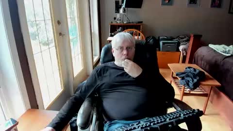 Snapshot of cloudalert62 chatting on 11/17/25, 06:57 cloudalert62 online show from 11/17/25, 06:57