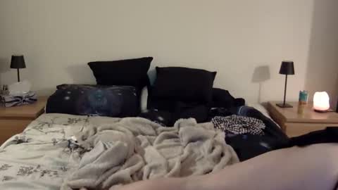 Snapshot of cloudy2025 chatting on 11/19/25, 03:06 cloudy2025 online show from 11/19/25, 03:06