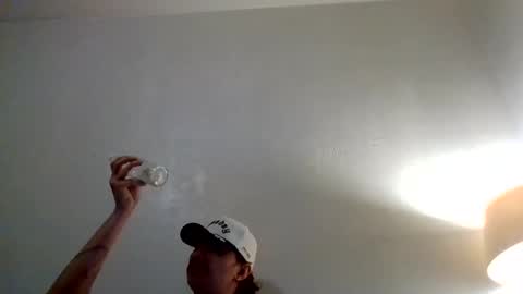 Snapshot of cloudyydayzz chatting on 02/18/26, 11:06 tallhungandcloudy online show from 02/18/26, 11:06