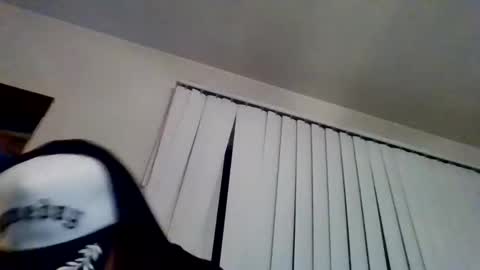 Snapshot of cloudyydayzz chatting on 02/20/26, 09:00 tallhungandcloudy online show from 02/20/26, 09:00