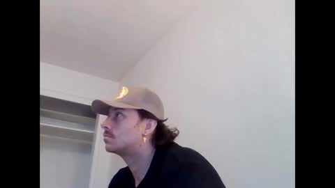 Snapshot of cloudyydayzz chatting on 02/22/26, 10:08 tallhungandcloudy online show from 02/22/26, 10:08