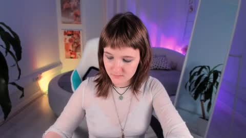 Snapshot of clover_red chatting on 12/04/24, 04:49 Clover follow me online show from 12/04/24, 04:49
