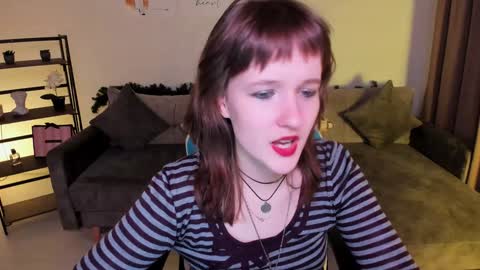 Snapshot of clover_red chatting on 12/13/24, 06:16 Clover follow me online show from 12/13/24, 06:16