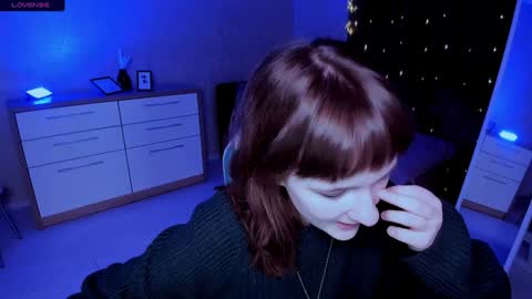 Snapshot of clover_red chatting on 12/14/24, 02:42 Clover follow me online show from 12/14/24, 02:42