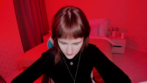 Snapshot of clover_red chatting on 12/15/24, 02:48 Clover follow me online show from 12/15/24, 02:48