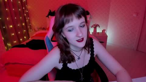 Snapshot of clover_red chatting on 12/20/24, 06:45 Clover follow me online show from 12/20/24, 06:45