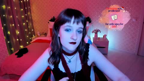 Snapshot of clover_red chatting on 12/24/24, 06:17 Clover follow me online show from 12/24/24, 06:17