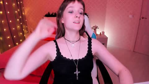 Snapshot of clover_red chatting on 12/29/24, 08:37 Clover follow me online show from 12/29/24, 08:37